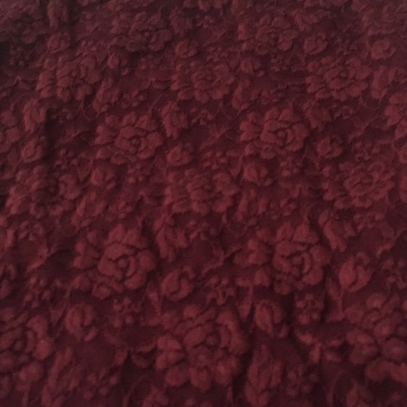 Red skirt floral lace - Picture 2 of 3
